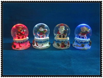 匠心独具的节日馈赠——德化县嘉喆工艺品LED灯树脂圣诞水球