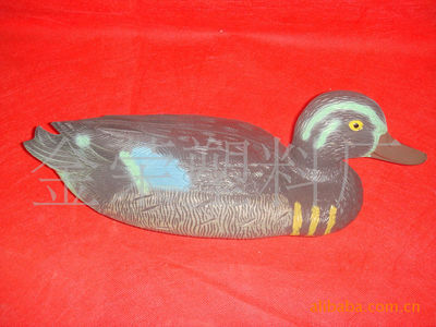 塑料母鸭 从打猎诱饵到园林装饰的多功能工艺品